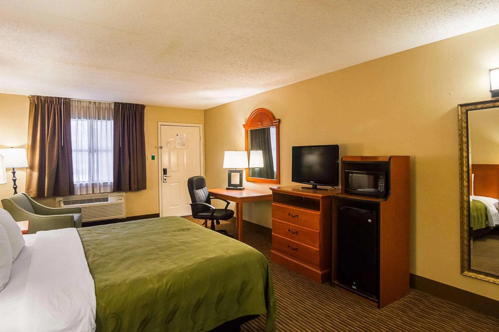 Photo - Quality Inn & Suites Garland - East Dallas