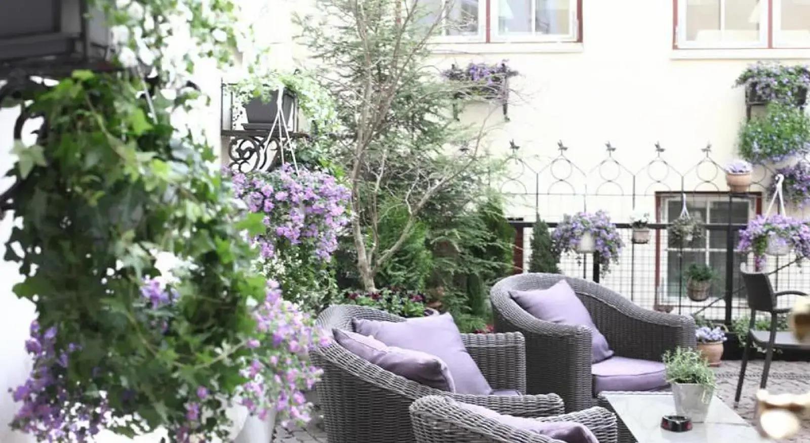 Photo - The Three Sisters Hotel