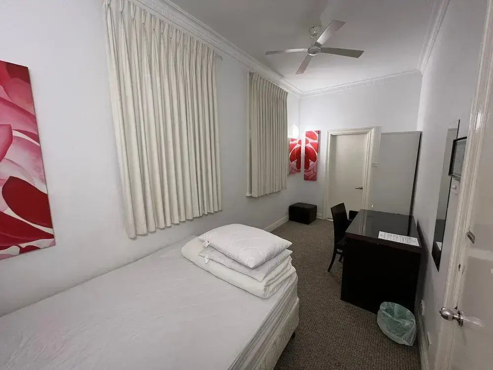 Photo - Wallaby Backpackers Hostel Perth - note - Valid passport required to check in -