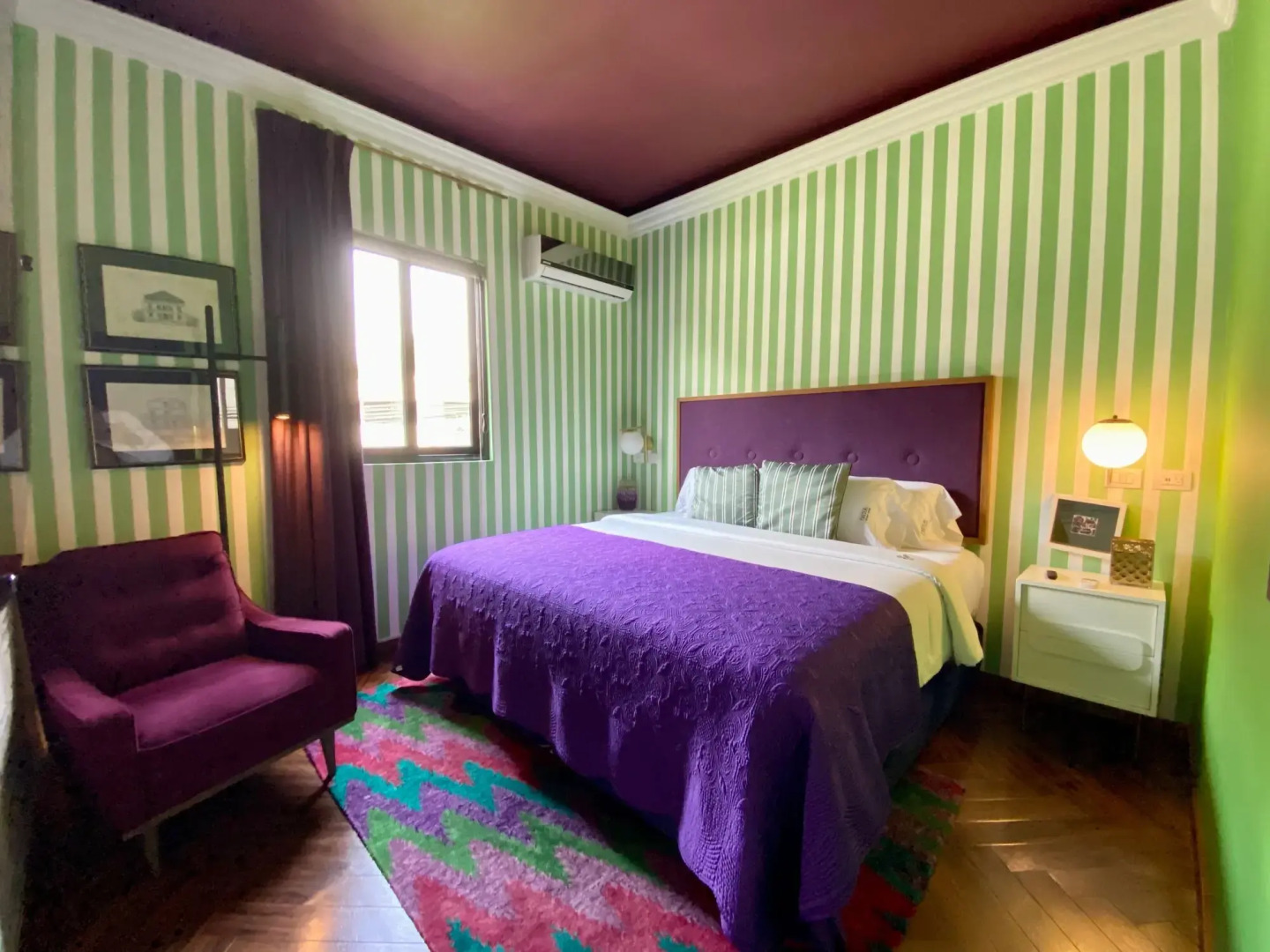 Photo - Pug Seal Polanco Anatole France