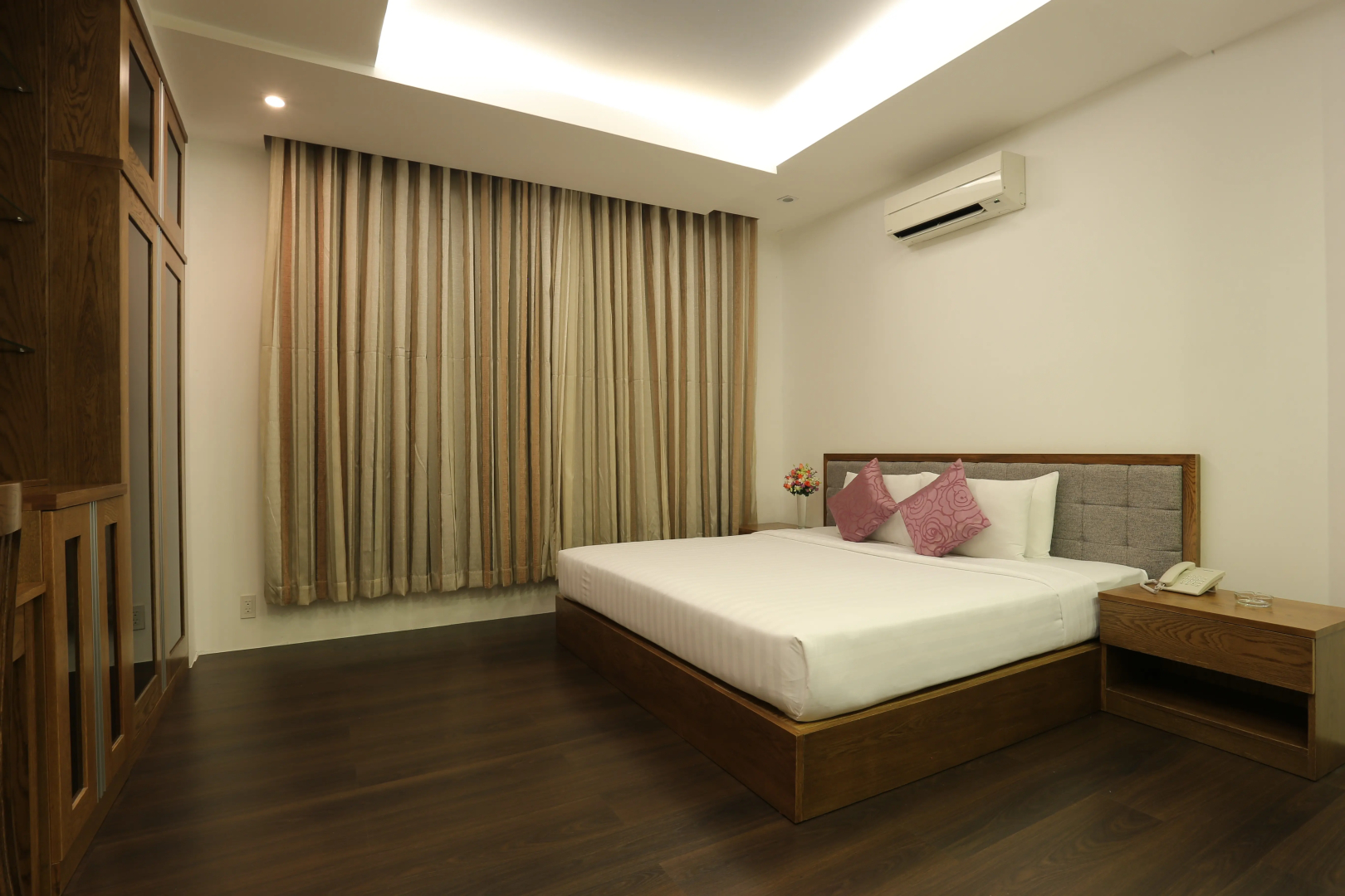 Photo - Valentine Hotel