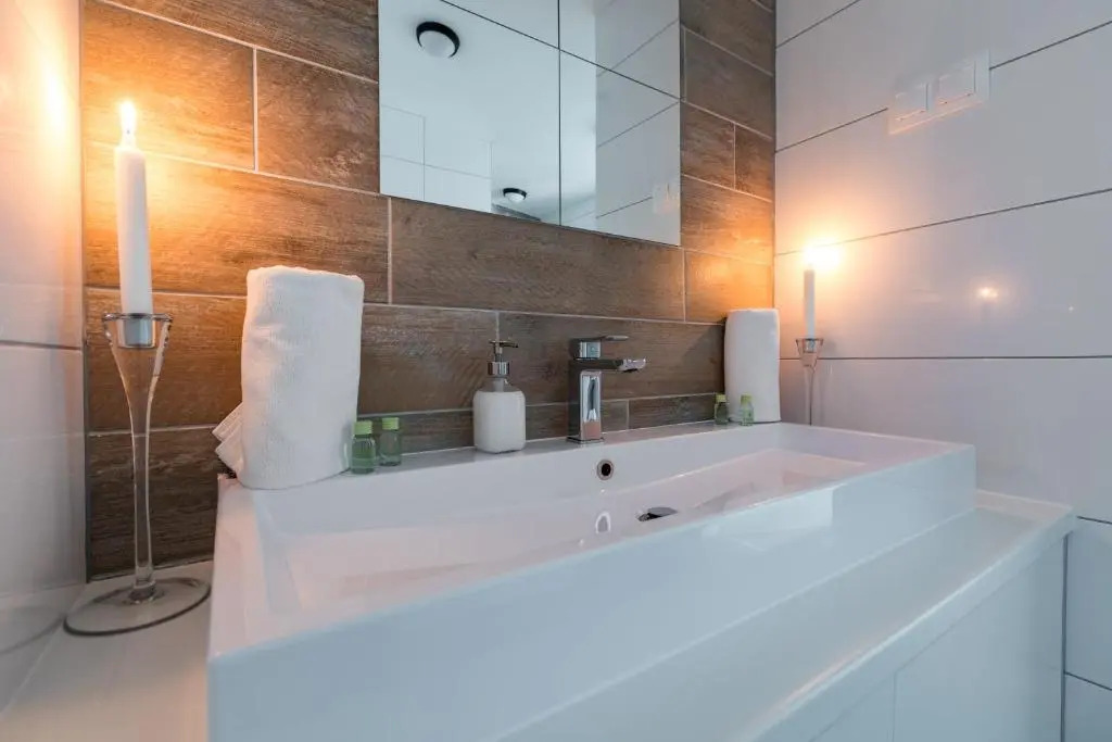 Photo - Vagabond Corvin