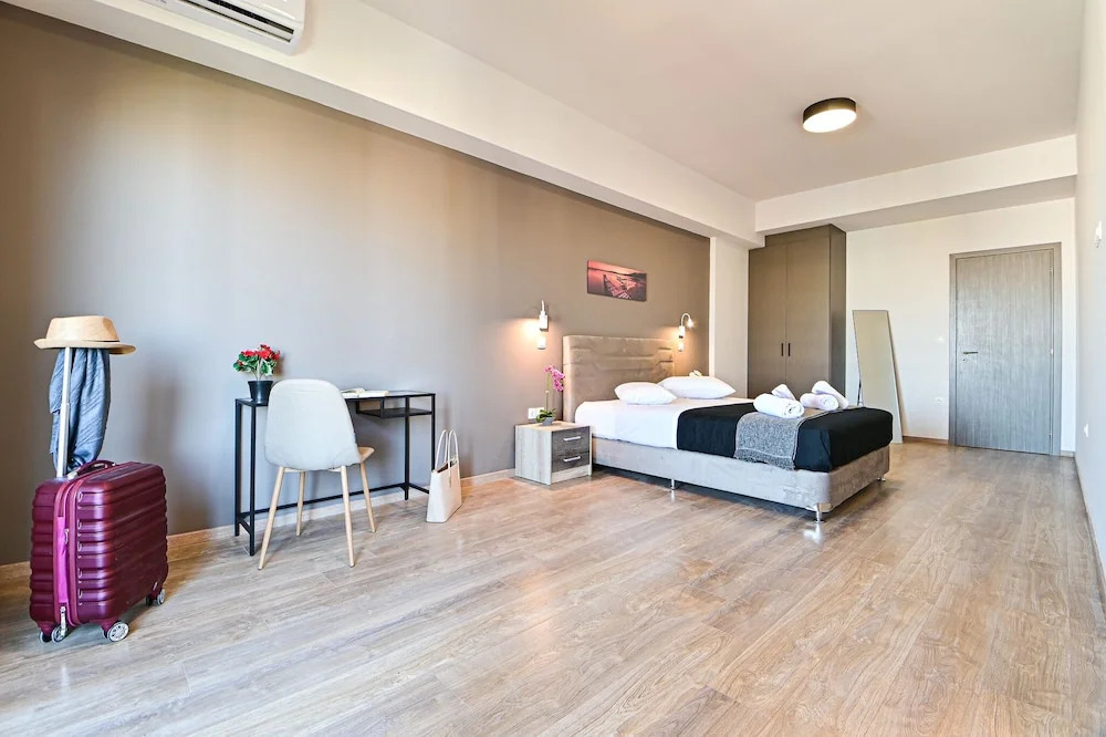 Photo - Thisean Modern Suites By Athens Stay