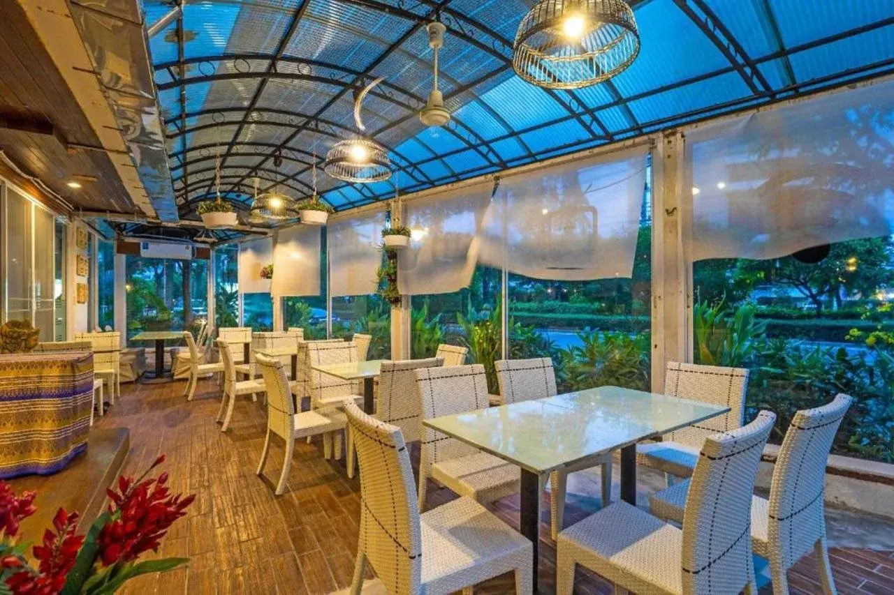 Photo - Collection O Howard Square Boutique Hotel