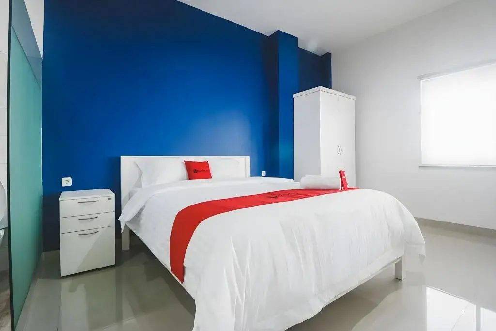 Foto - RedDoorz Plus near Living Plaza Jababeka
