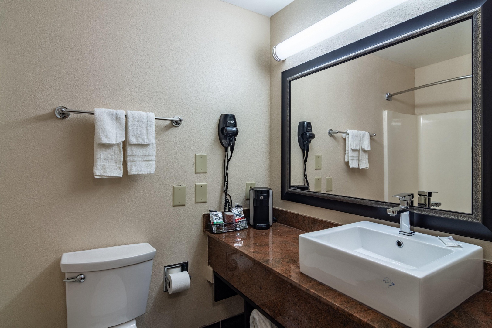 Photo - Red Roof Inn PLUS+ & Suites Atlanta Airport South