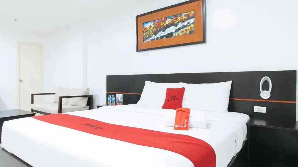 Photo - RedDoorz Plus at Evangelista Street Makati