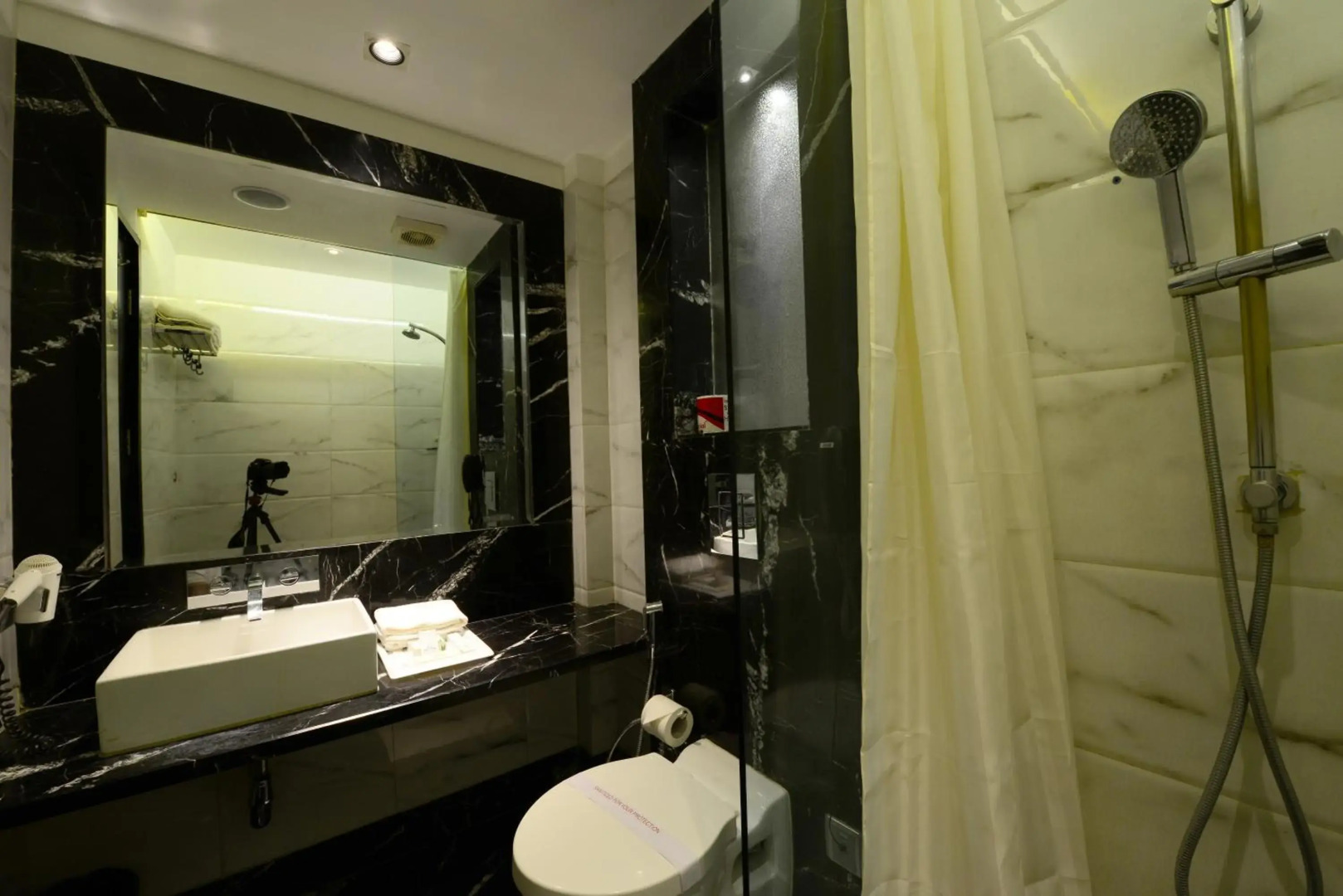 Photo - Hotel Chanchal Deluxe - New Delhi Train Station