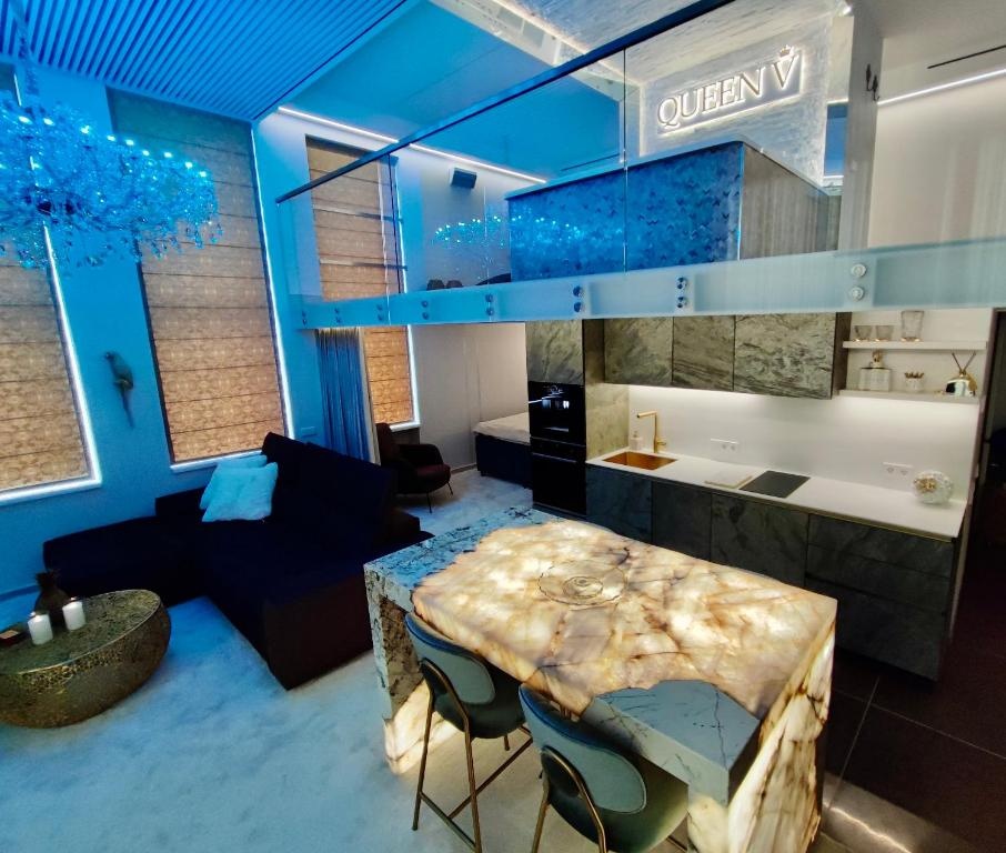 Luxury Queen V apartment with Jacuzzi