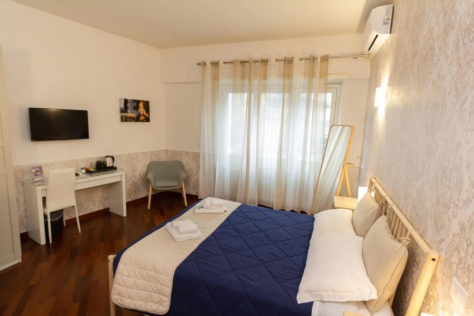 Photo - Aurelio Deluxe Rooms