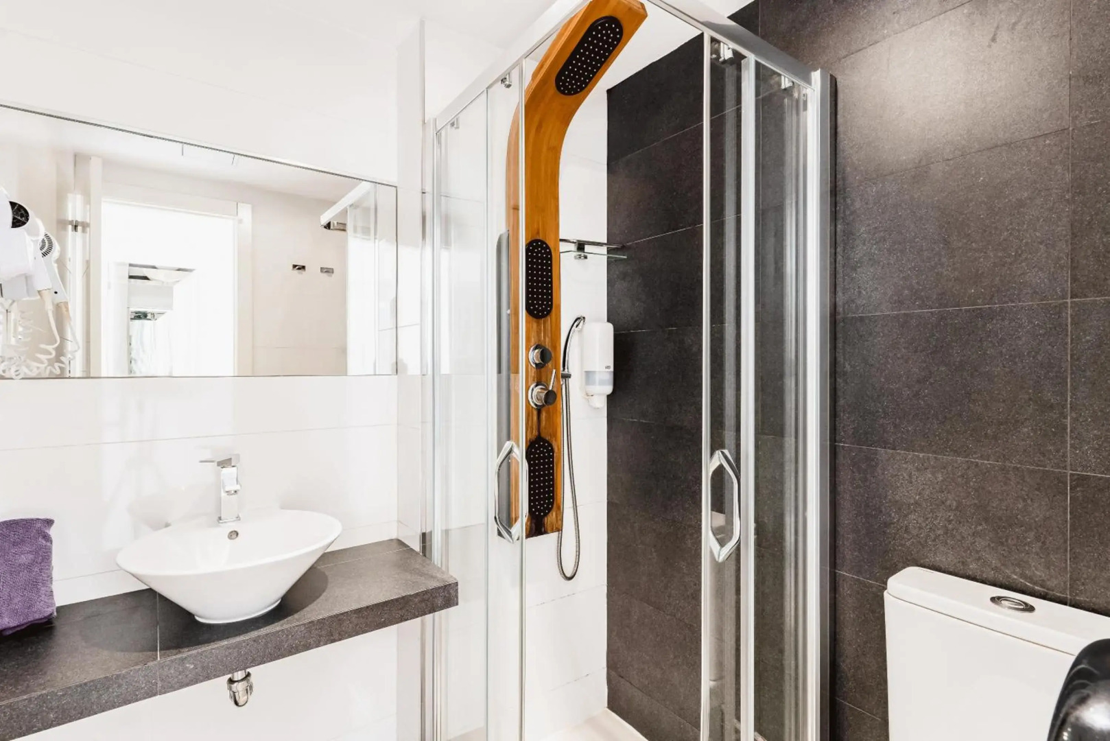 Photo - Bristol Sunset Beach - Holiday Apartments