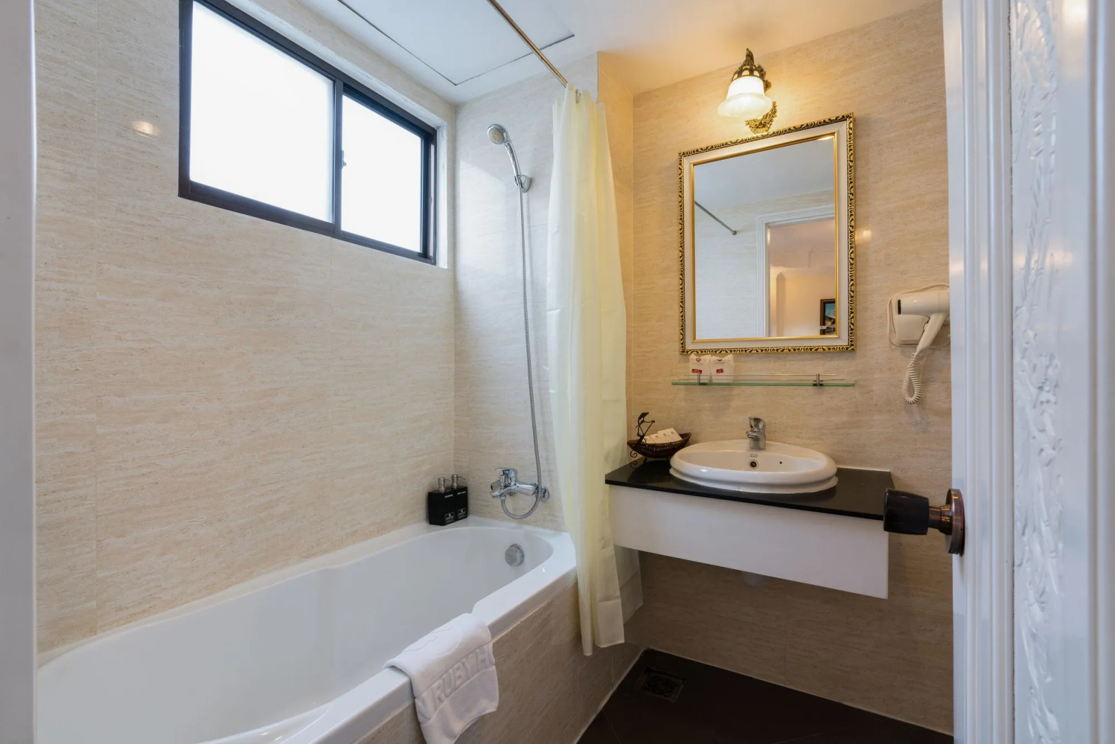 Foto - Asian Ruby Center Point Hotel - Near Nguyen Hue Street