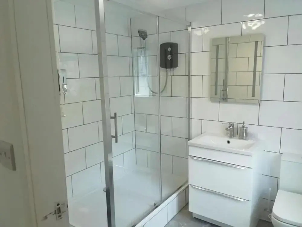 Foto - Modern Guest Room in West Midlands with Private Entrance