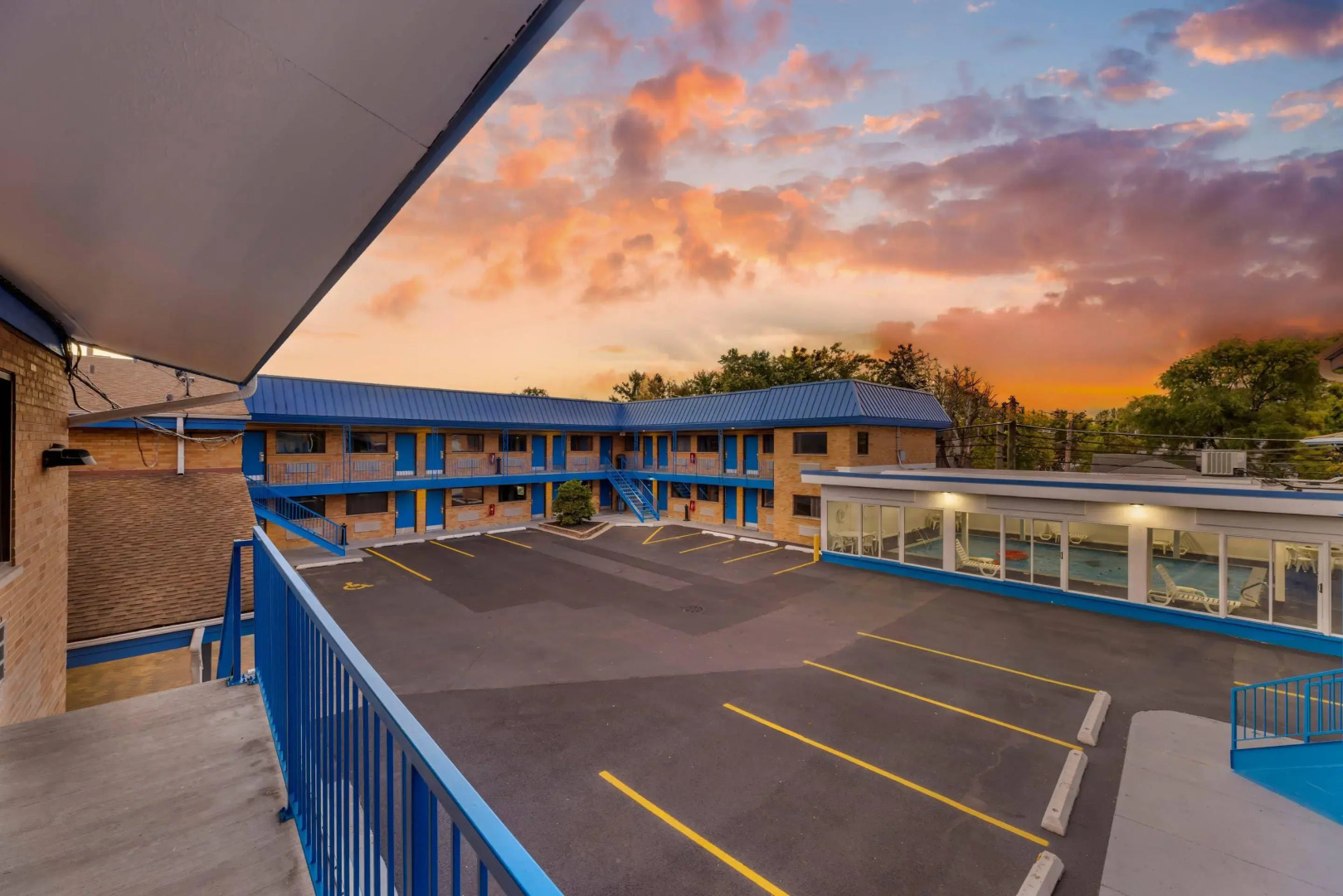 Photo - Rodeway Inn Lyons - La Grange