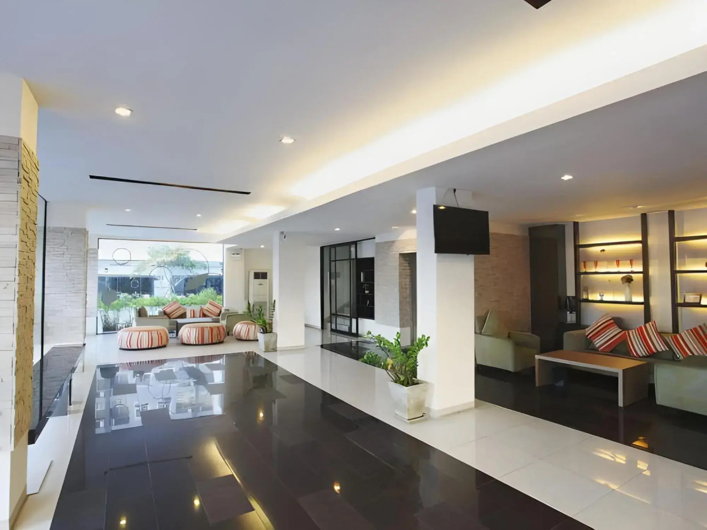 Photo - Leenova Hotel