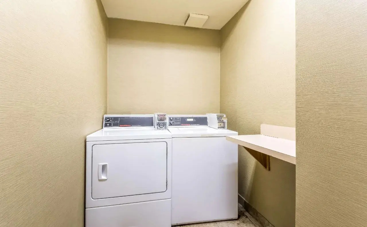 Photo - Comfort Suites Portland Airport