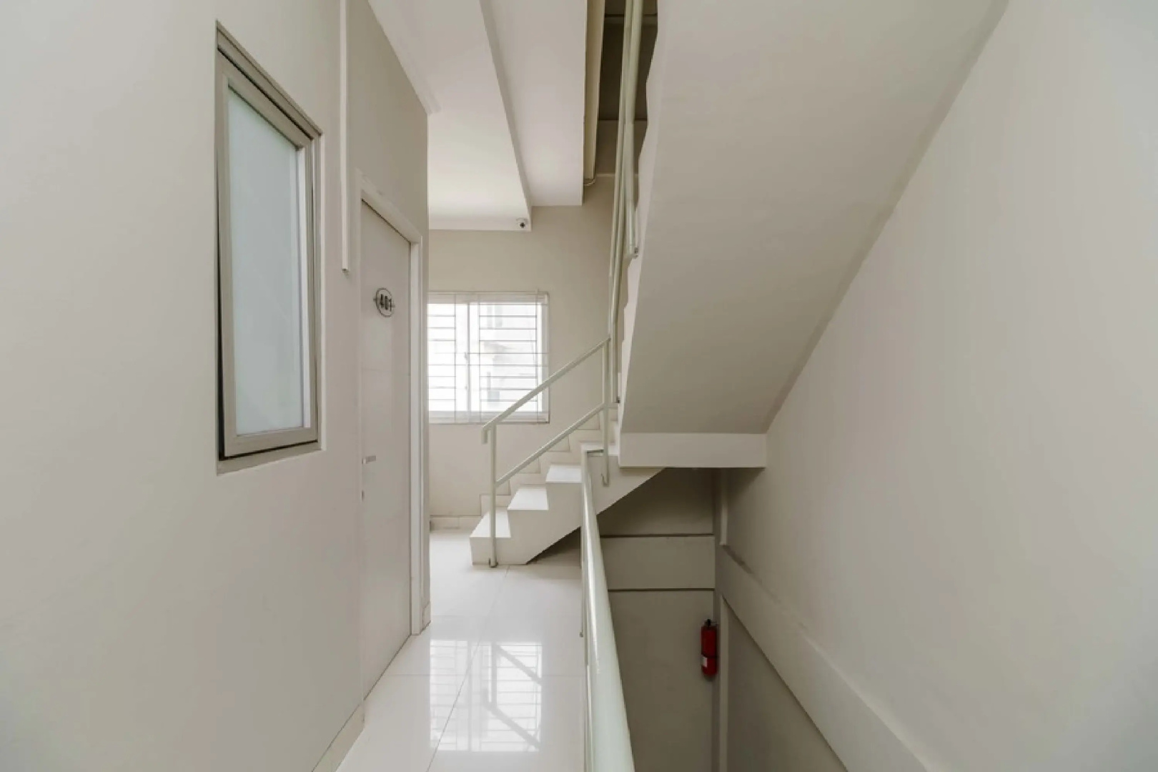 Foto - RedDoorz Plus near Mangga Besar Station 2