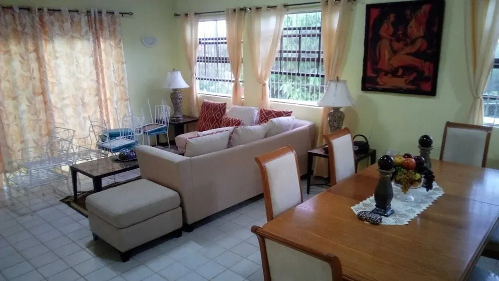 Caye Manje Holiday Lodge