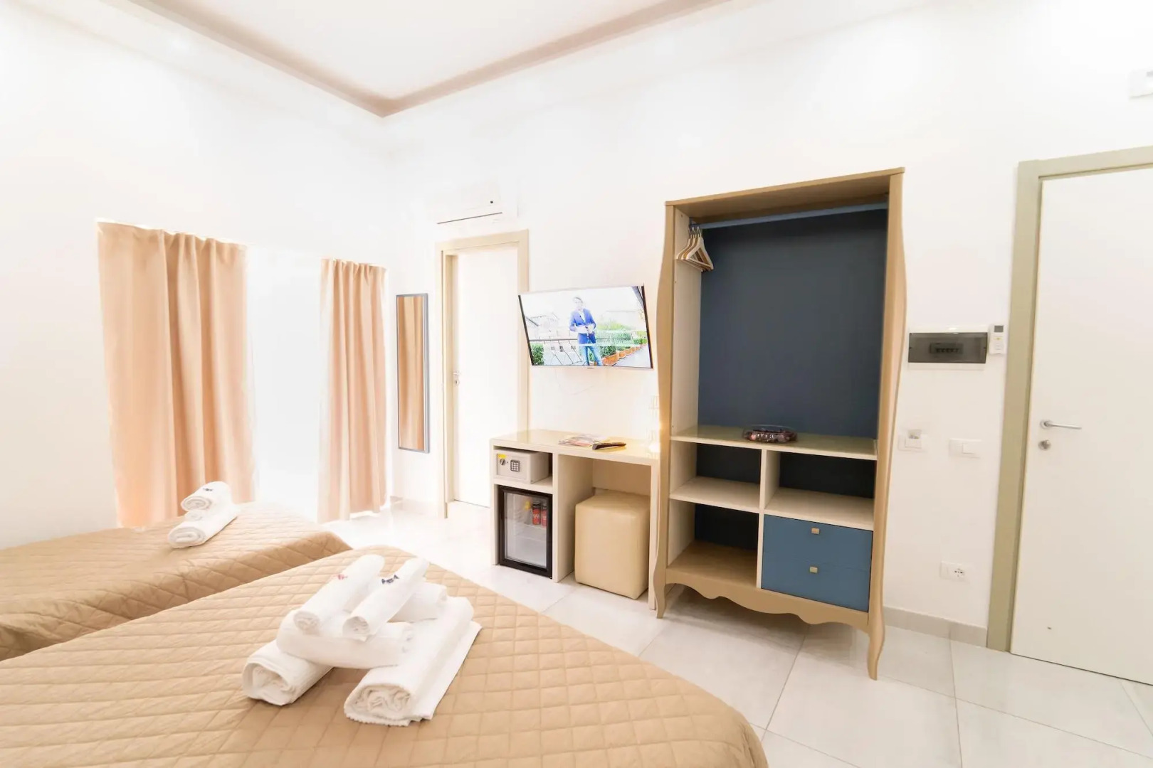 Photo - P.C. Boutique H. Vesuvius, Napoli Centro, by ClaPa Group