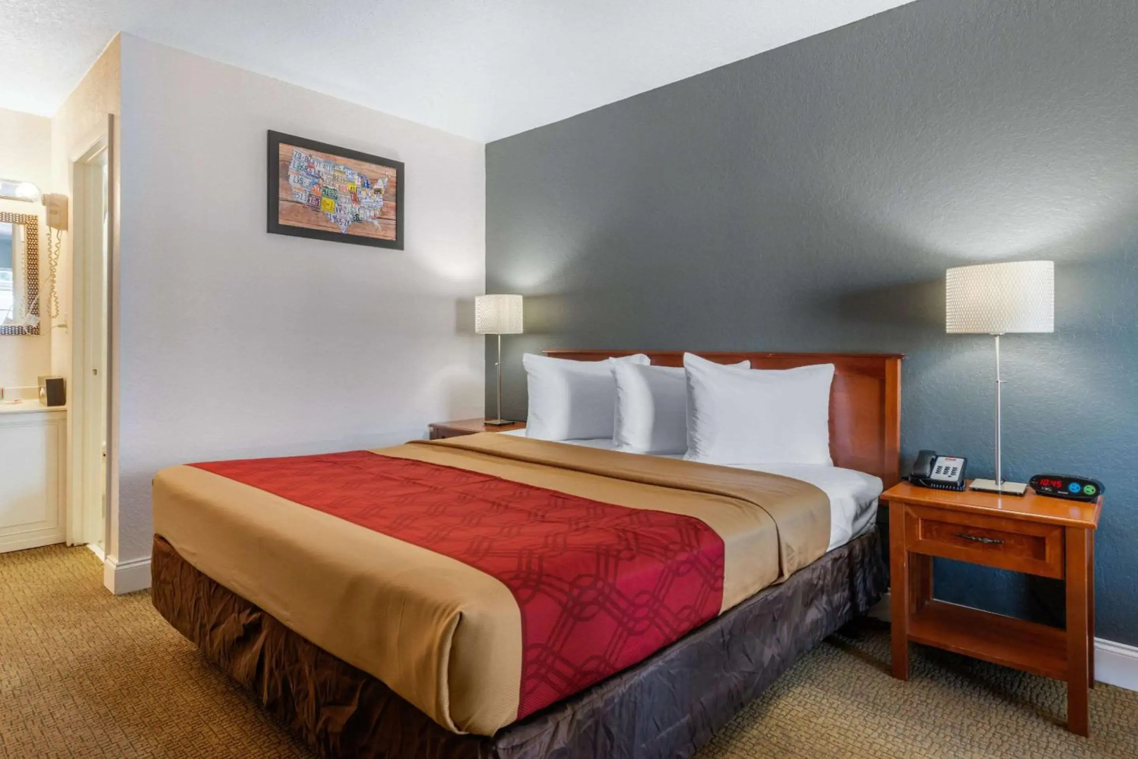 Photo - Econo Lodge Airport - RJ Stadium