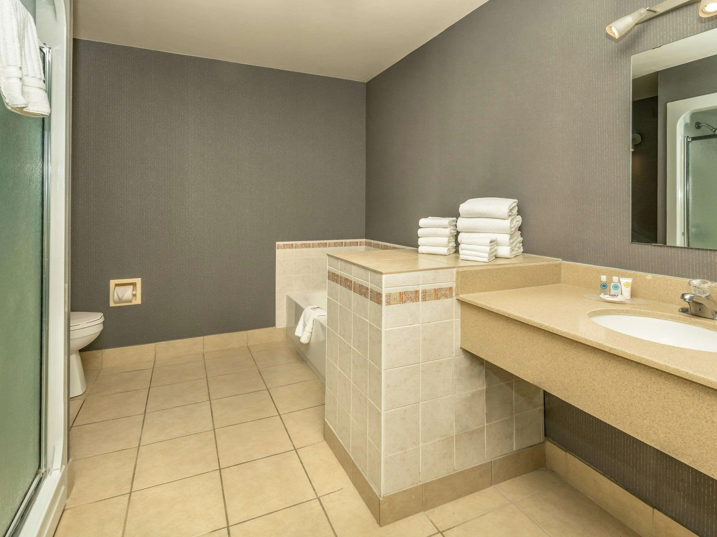 Photo - Comfort Inn Kanata Ottawa West