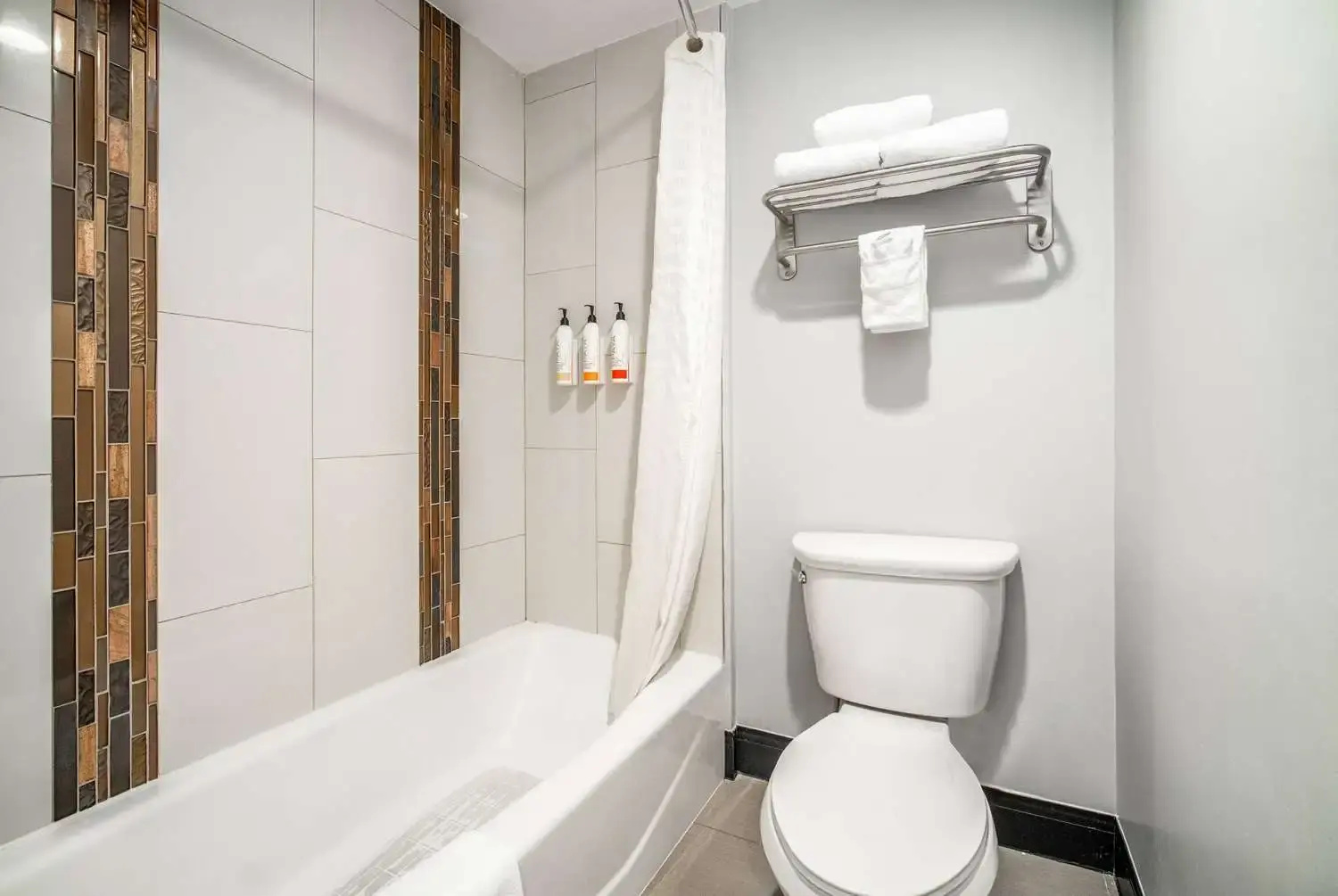 Photo - Travelodge Inn & Suites by Wyndham Bell Los Angeles Area