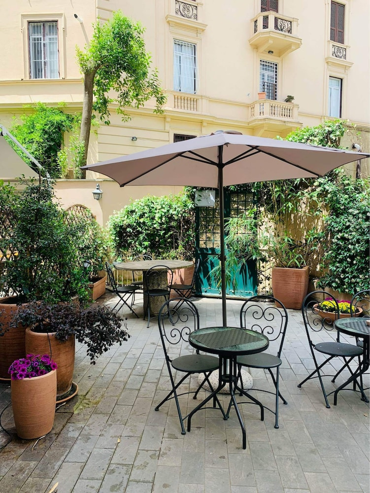 Foto - la piazzetta delle regine
