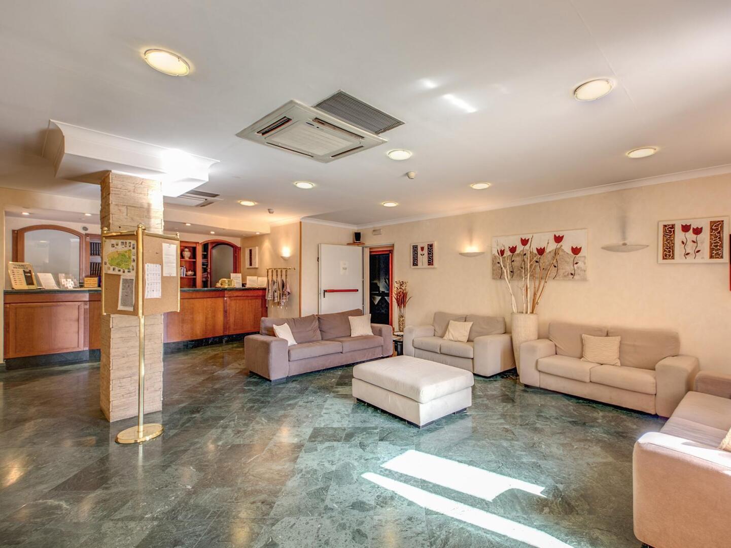 Photo - Romoli Hotel