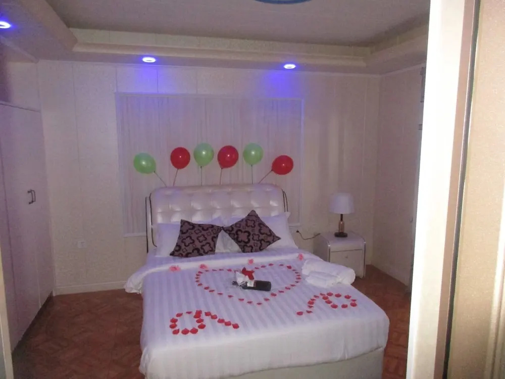 Photo - Riverside Hotel