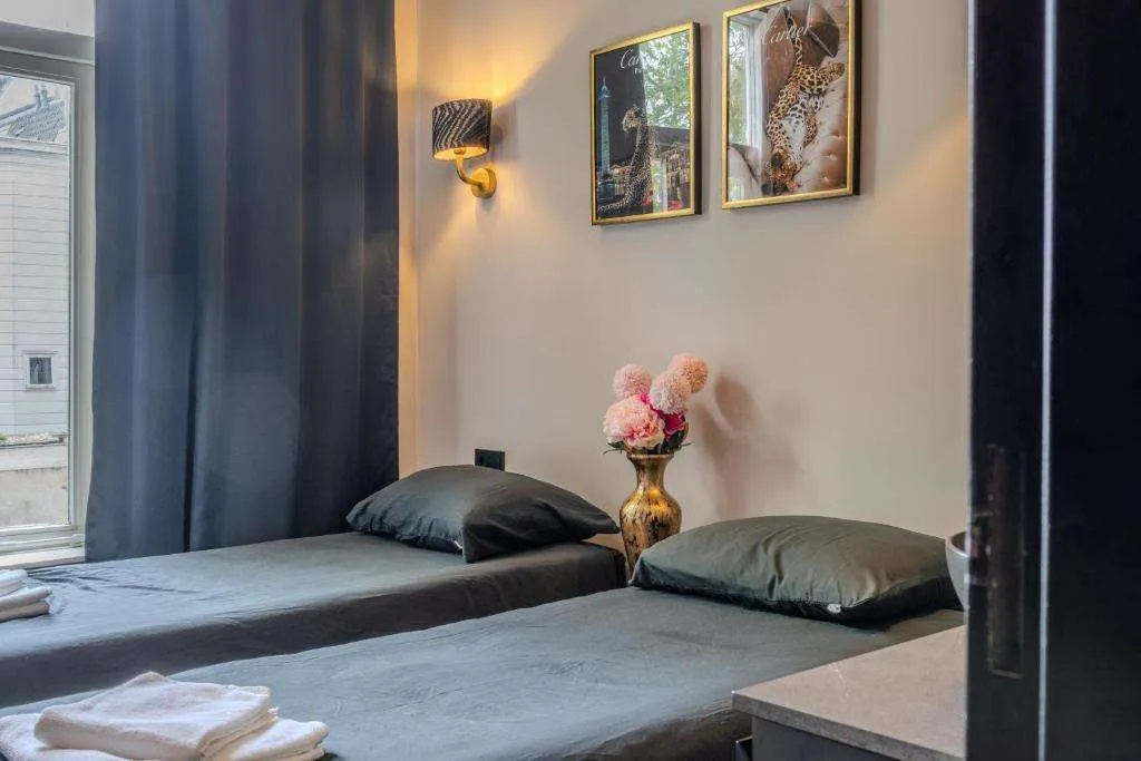 Photo - Hotel 83