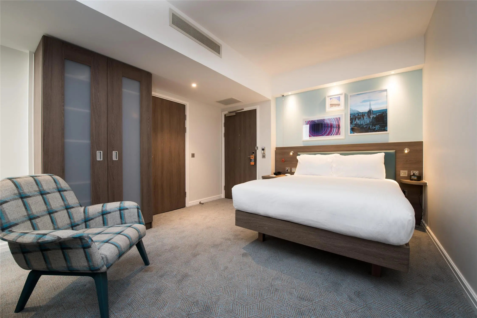 Photo - Hampton by Hilton Edinburgh West End