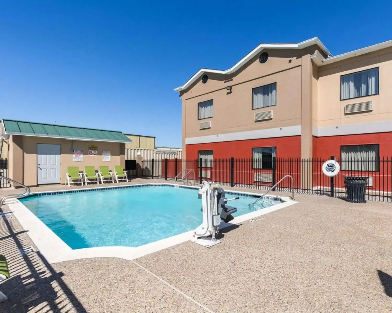 Foto - Econo Lodge Inn & Suites East