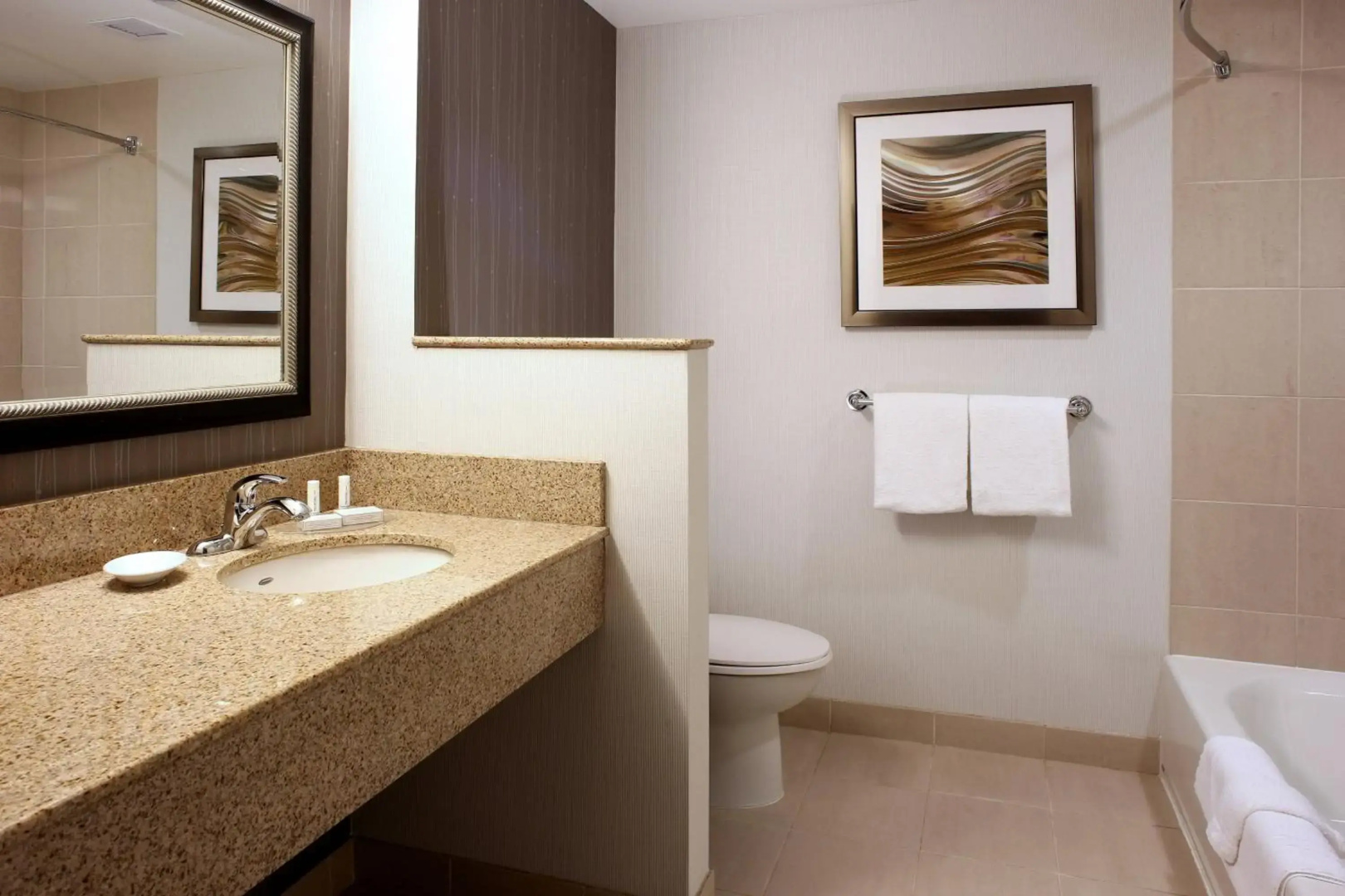 Photo - Courtyard by Marriott Hamilton