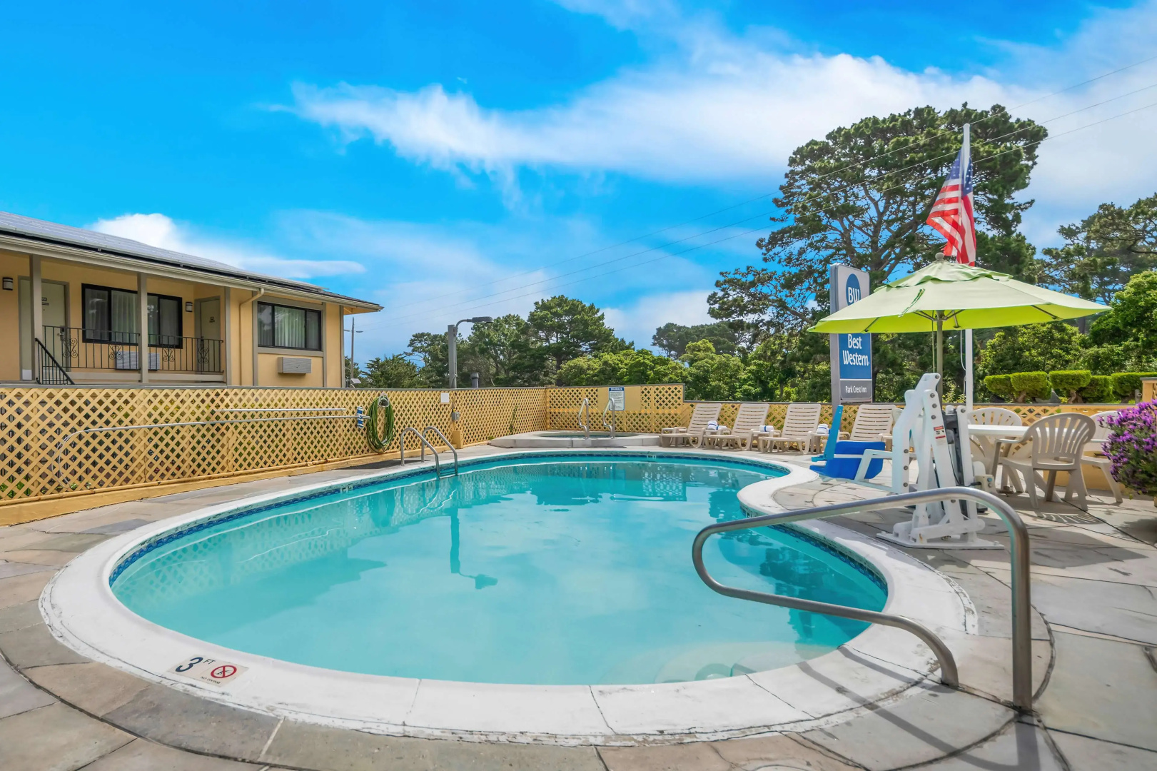 Photo - Best Western Park Crest Inn