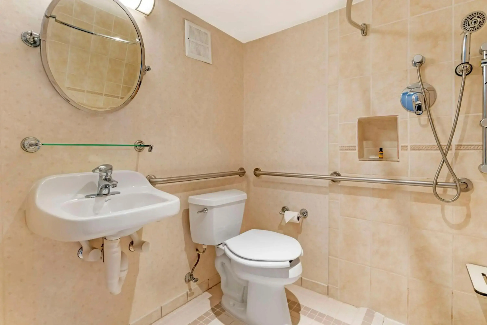 Photo - Best Western Plus Grosvenor Airport Hotel