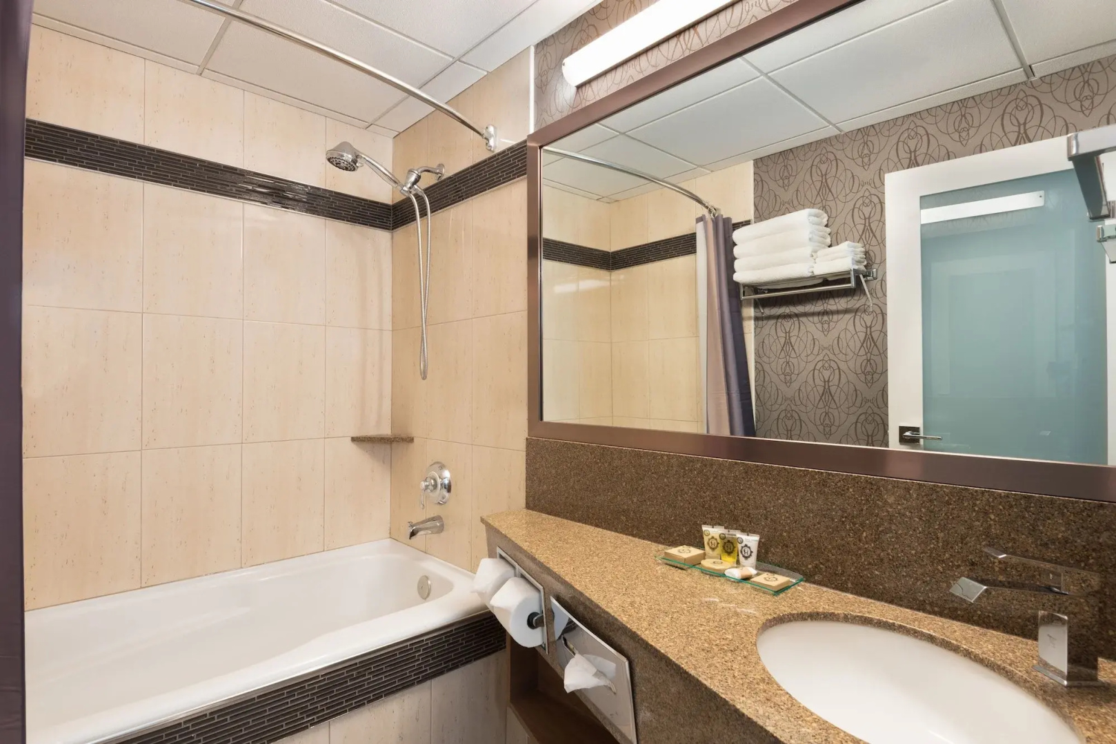 Photo - Carriage House Hotel & Conference Centre
