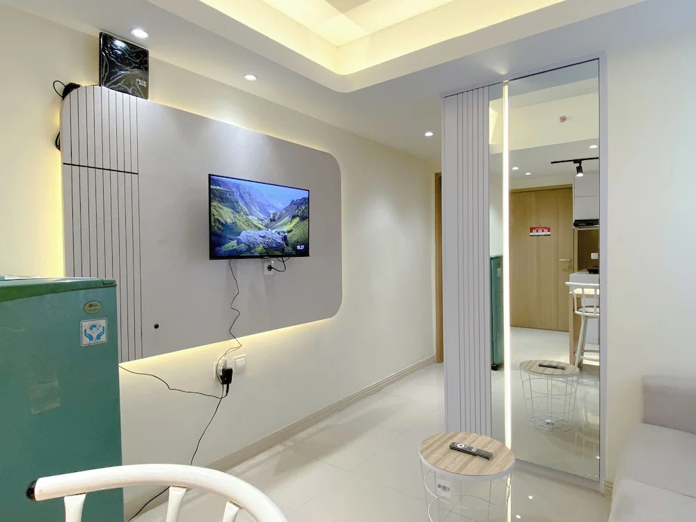 Homey And Good Choice 2Br At Meikarta Apartment