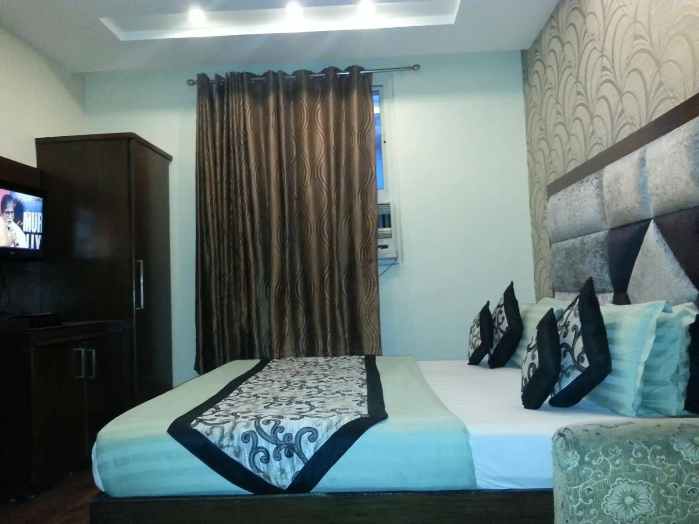 Photo - Hotel Vanson Villa, City Centre - With Free Airport & Train Station Pickup