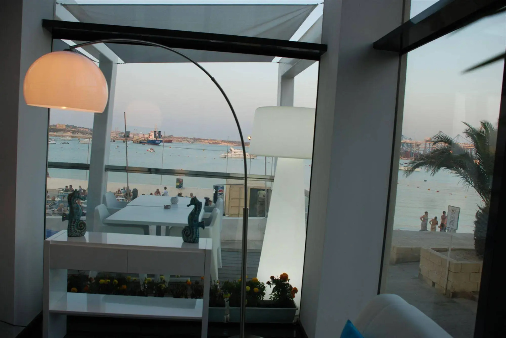 Foto - Water's Edge Hotel