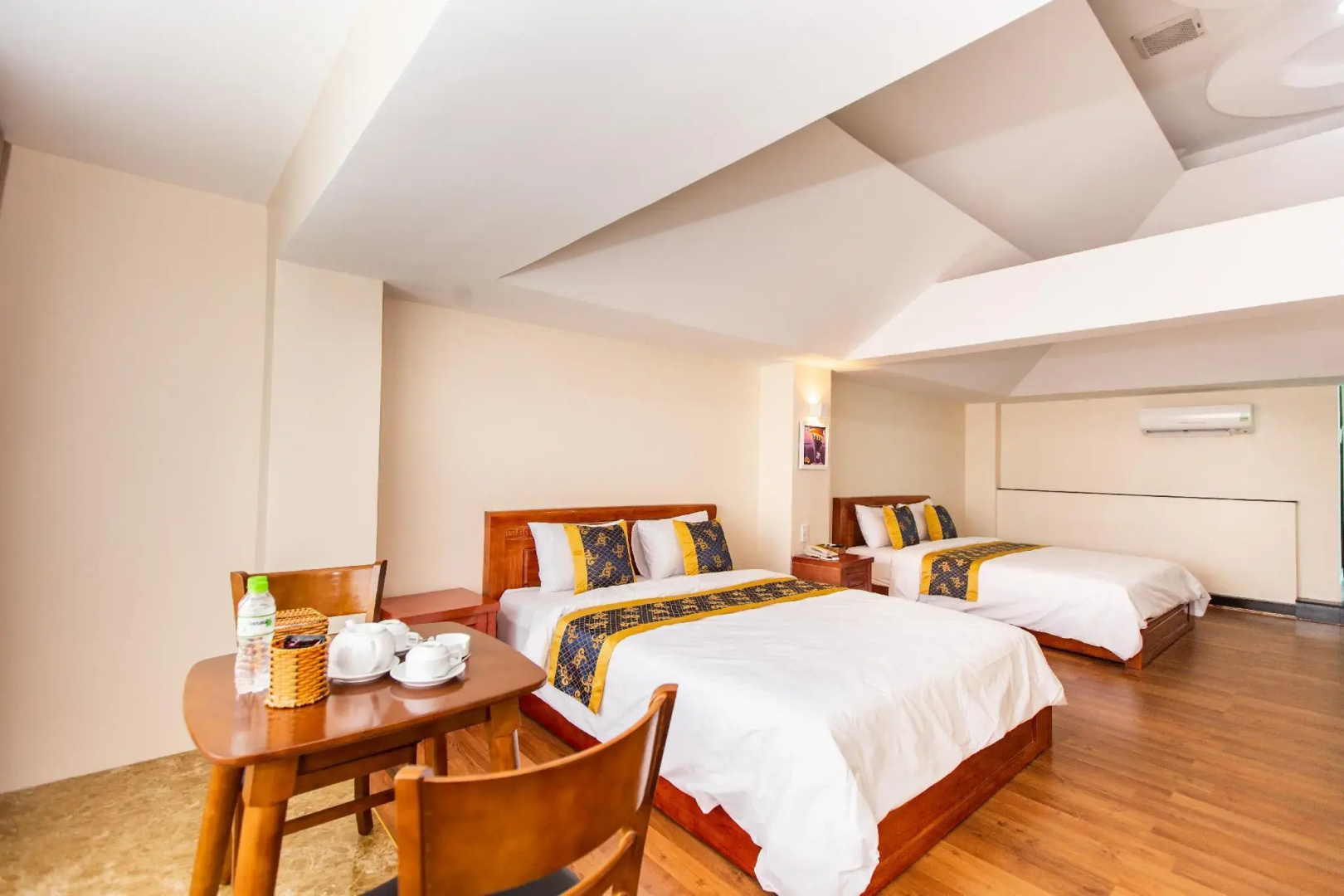 Photo - Hoa De Nhat Hotel- Sân Bay Tân Sơn Nhất