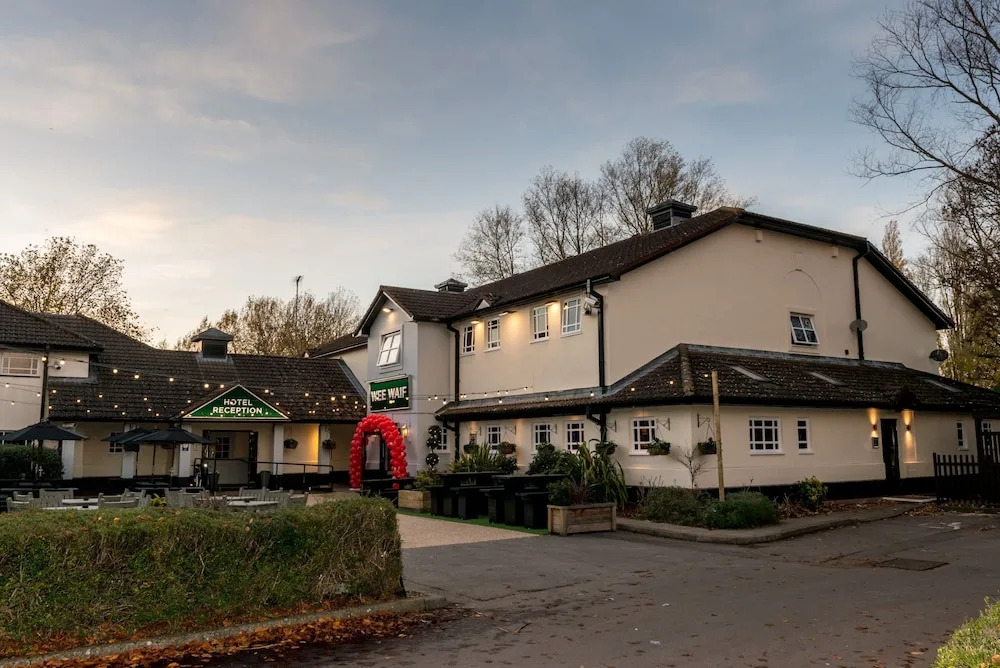 Foto - Wee Waif by Greene King Inns