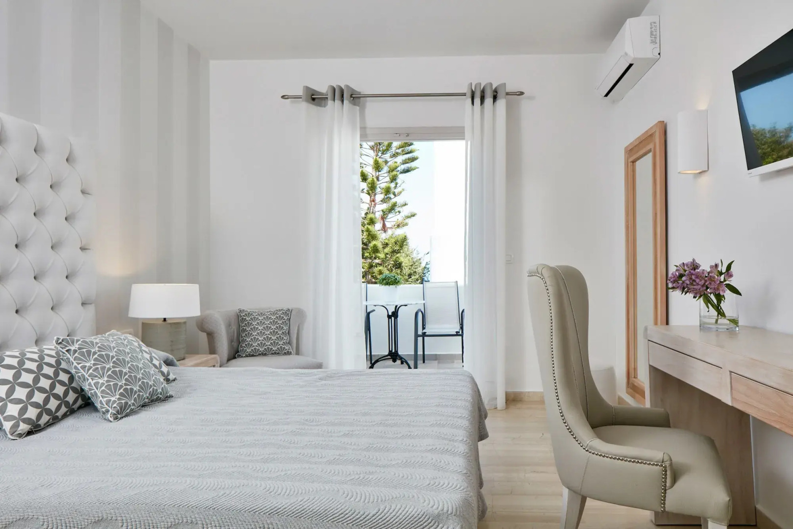 Photo - Santorini Palace