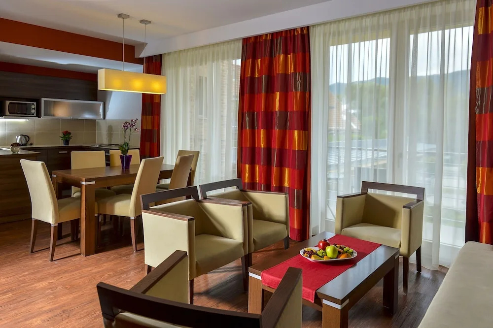Photo - Royal Club Hotel