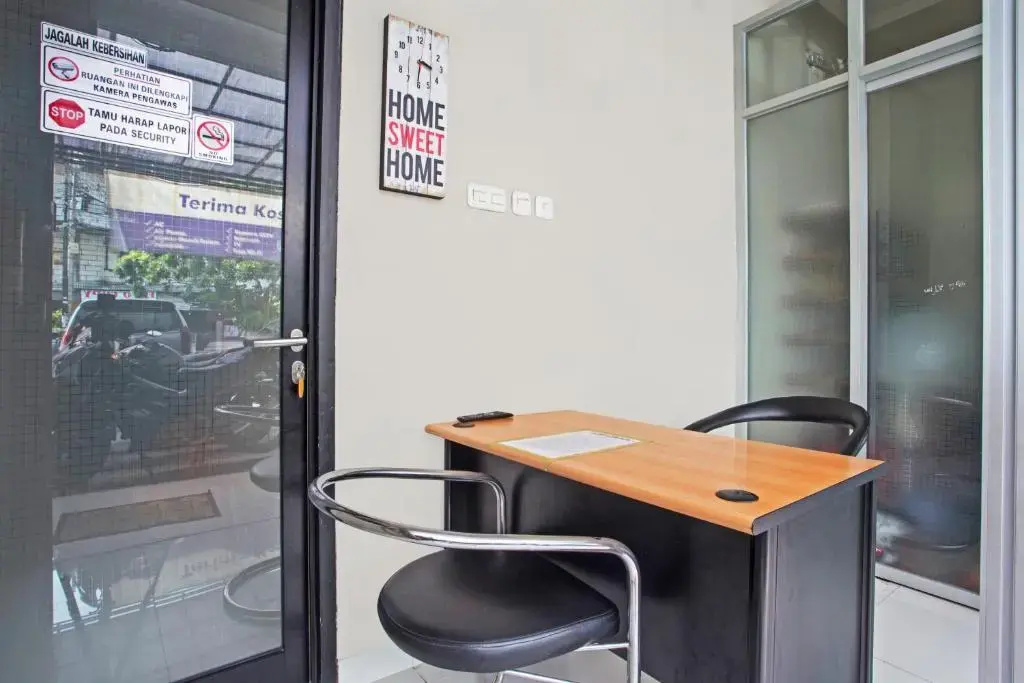 Foto - RedDoorz Plus near Mangga Besar Station 2