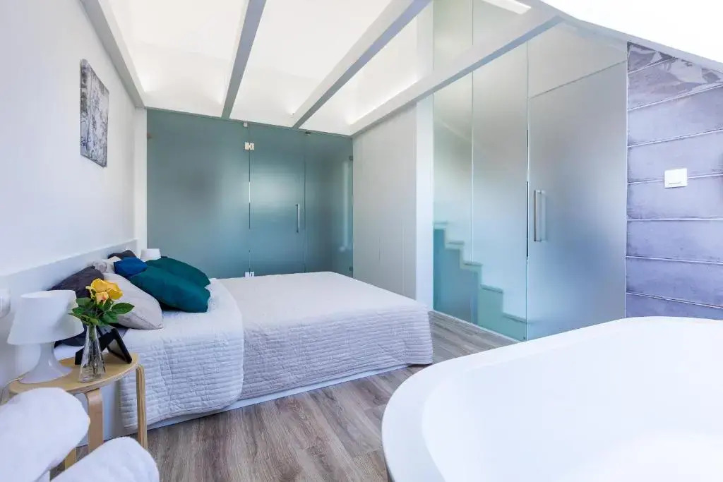 Photo - Vagabond Corvin