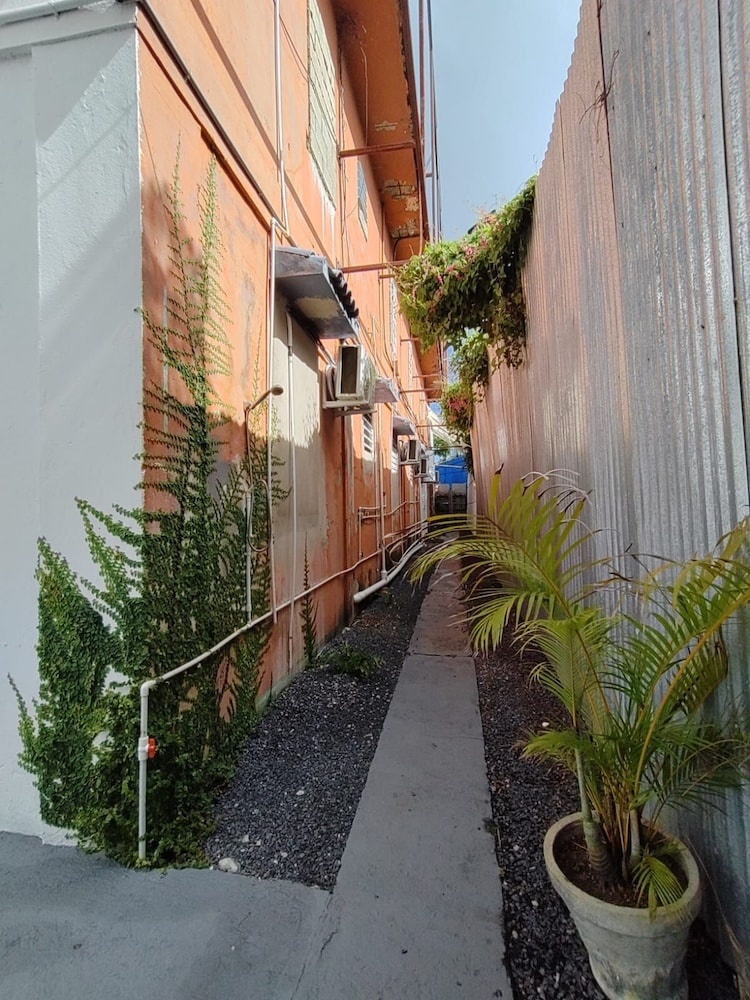 9 Bedrooms Large home San Juan Santurce