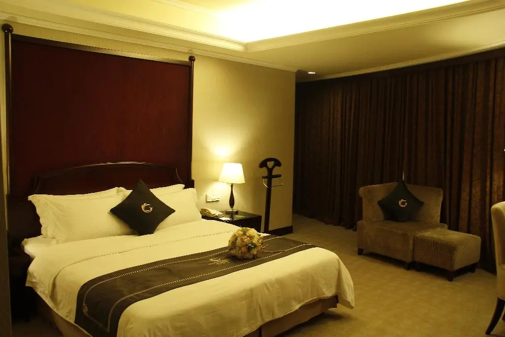 Photo - Royal Marina Plaza