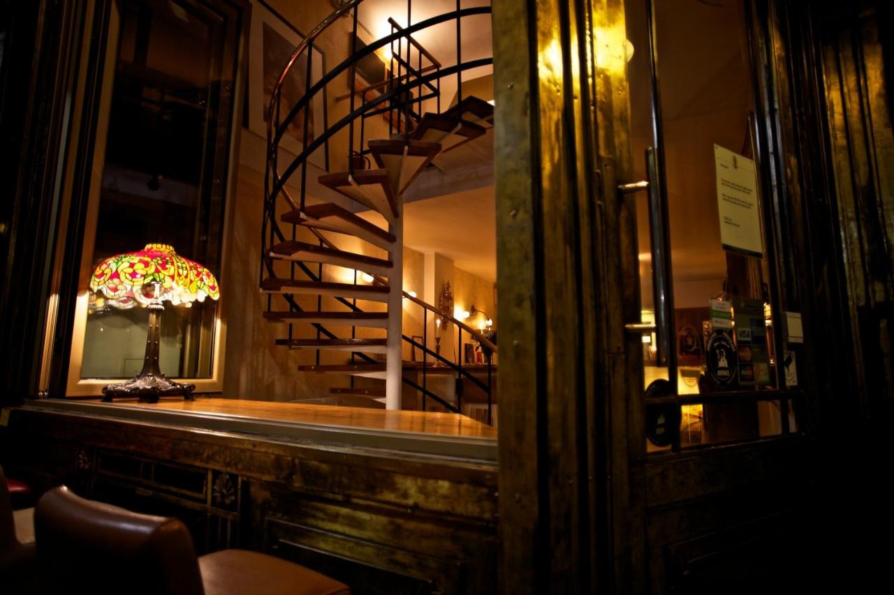 Photo - Rembrandt Hotel