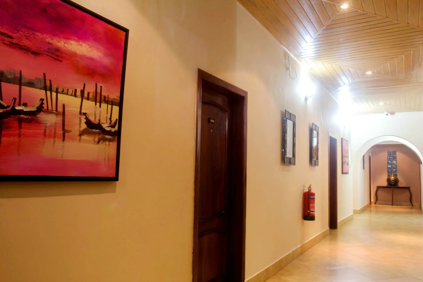 Foto - Mahogany Lodge, Cantonments