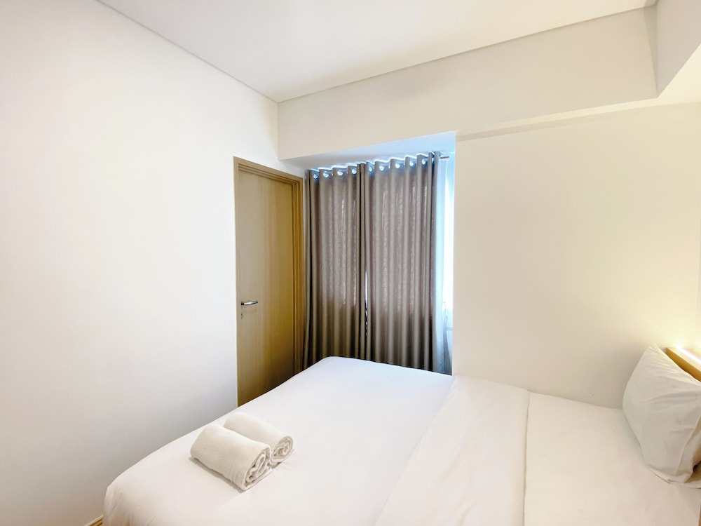 Spacious And Homey 2Br With Work Space At Meikarta Apartment